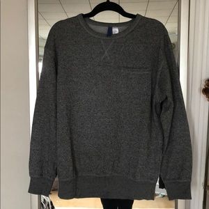 H&M men’s small grey sweater.